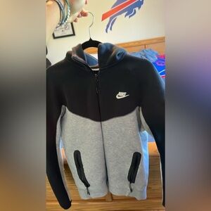 Gray/Black Nike Tech